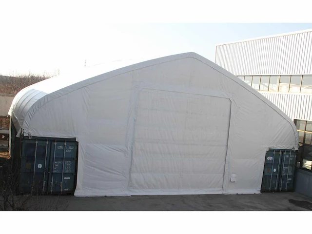 2025 vtc 12x15,25x7,32 meter 900 g/m2 opslag shelter voor op 2 x 40ft container - afbeelding 1 van  6