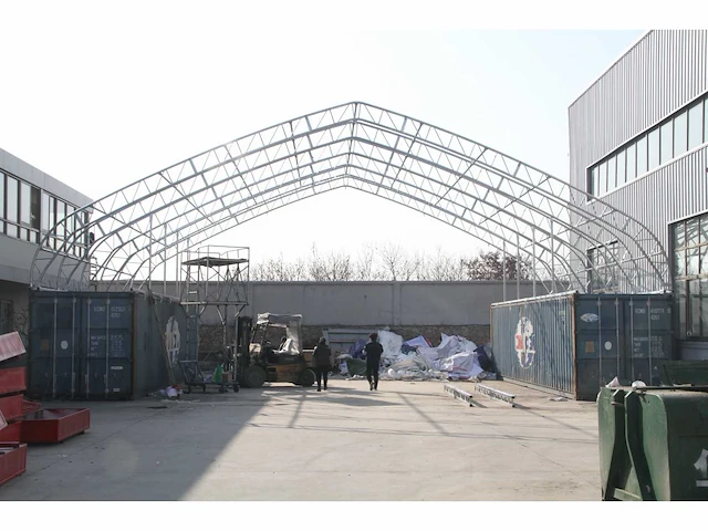 2025 vtc 12x15,25x7,32 meter 900 g/m2 opslag shelter voor op 2 x 40ft container - afbeelding 4 van  6