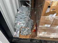 20ft opslagcontainers met grote partij ongebruikt ict materiaal (5x) - afbeelding 15 van  37