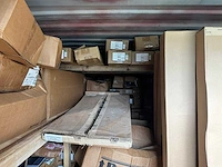 20ft opslagcontainers met grote partij ongebruikt ict materiaal (5x) - afbeelding 16 van  37
