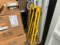 20ft opslagcontainers met grote partij ongebruikt ict materiaal (5x) - afbeelding 17 van  37