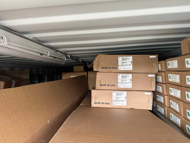 20ft opslagcontainers met grote partij ongebruikt ict materiaal (5x) - afbeelding 26 van  37