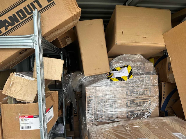 20ft opslagcontainers met grote partij ongebruikt ict materiaal (5x) - afbeelding 27 van  37