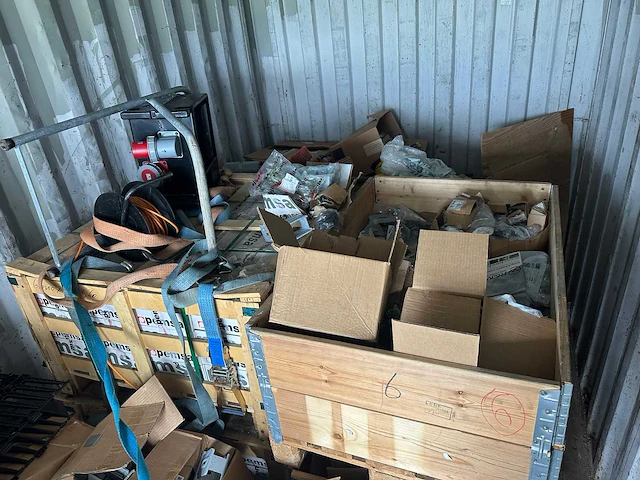 20ft opslagcontainers met grote partij ongebruikt ict materiaal (5x) - afbeelding 33 van  37