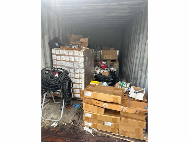 20ft opslagcontainers met grote partij ongebruikt ict materiaal (5x) - afbeelding 34 van  37