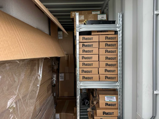 20ft opslagcontainers met grote partij ongebruikt ict materiaal (5x) - afbeelding 3 van  37