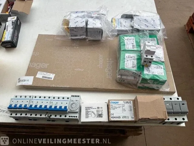 20x schakelmateriaal w.o. differentieelschakelaars basetech, hager, eaton - afbeelding 1 van  10