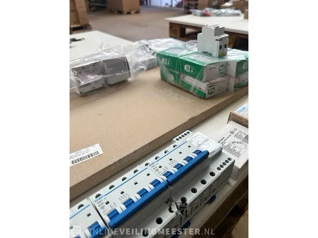 20x schakelmateriaal w.o. differentieelschakelaars basetech, hager, eaton - afbeelding 3 van  10