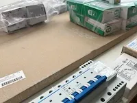 20x schakelmateriaal w.o. differentieelschakelaars basetech, hager, eaton - afbeelding 3 van  10