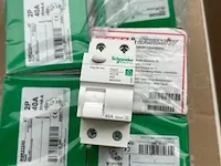20x schakelmateriaal w.o. differentieelschakelaars basetech, hager, eaton - afbeelding 10 van  10