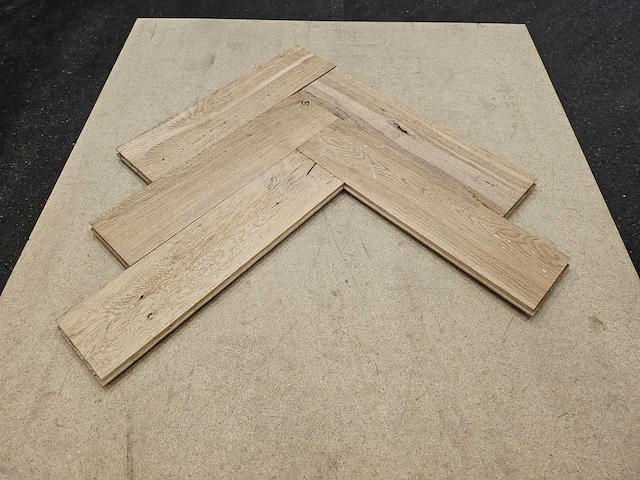 21 m2 parket eiken visgraat massief - 480 x 120 x 20 mm - afbeelding 3 van  3