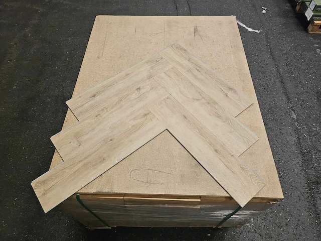 21 m2 pvc spc click visgraat - 610 x 150 x 5 mm - afbeelding 3 van  3