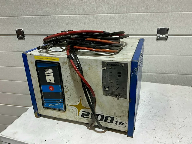2100tp tp36s040s acculader - afbeelding 1 van  6