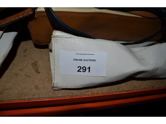 22 handtassen - afbeelding 4 van  19