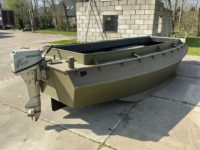 22 militaire transportboot - afbeelding 1 van  22