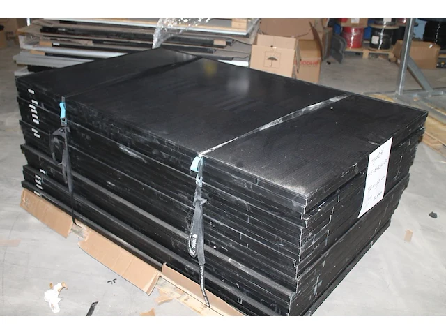 22 zonnepanelen hyundai hie-s430-hg full black. afmeting 100x190 cm. - afbeelding 3 van  3