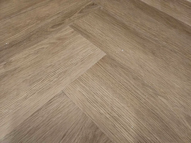 23 m2 pvc spc click visgraat - 610 x 150 x 4 mm - afbeelding 1 van  3