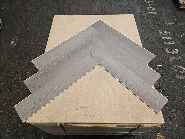 23 m2 pvc spc click visgraat - 650 x 150 x 5 mm - afbeelding 3 van  3