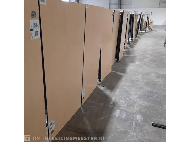 23x bureau en 3x tafel o.a. ahrend - afbeelding 2 van  10