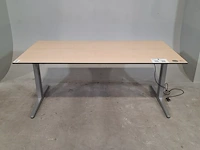 23x bureau en 3x tafel o.a. ahrend - afbeelding 1 van  10