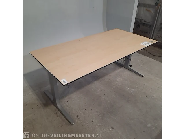 23x bureau en 3x tafel o.a. ahrend - afbeelding 3 van  10