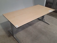 23x bureau en 3x tafel o.a. ahrend - afbeelding 3 van  10