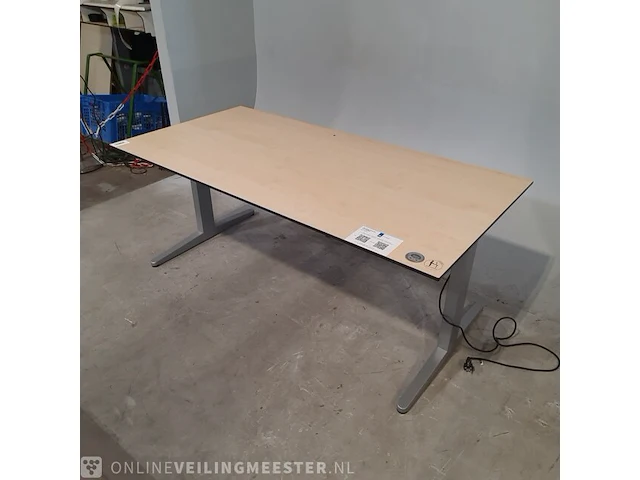 23x bureau en 3x tafel o.a. ahrend - afbeelding 4 van  10