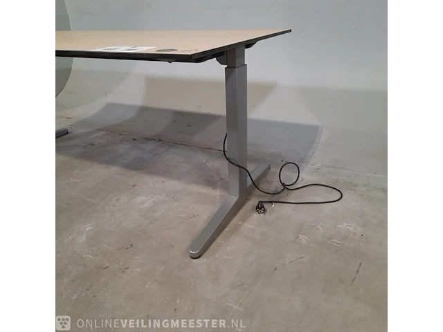 23x bureau en 3x tafel o.a. ahrend - afbeelding 5 van  10