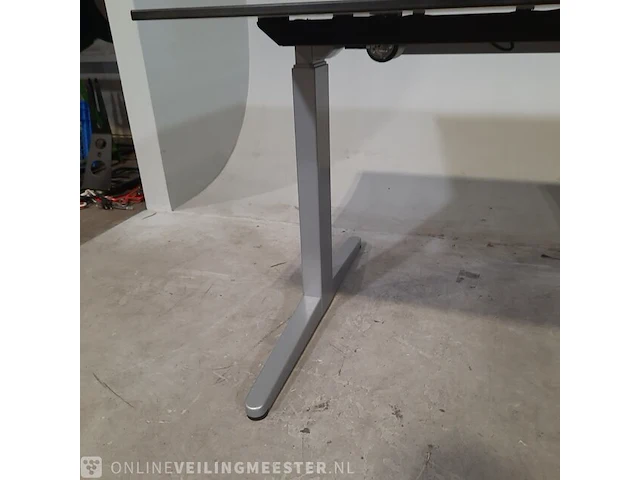 23x bureau en 3x tafel o.a. ahrend - afbeelding 6 van  10