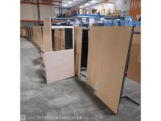23x bureau en 3x tafel o.a. ahrend - afbeelding 8 van  10