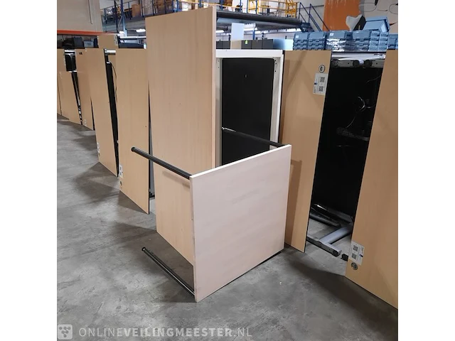 23x bureau en 3x tafel o.a. ahrend - afbeelding 9 van  10