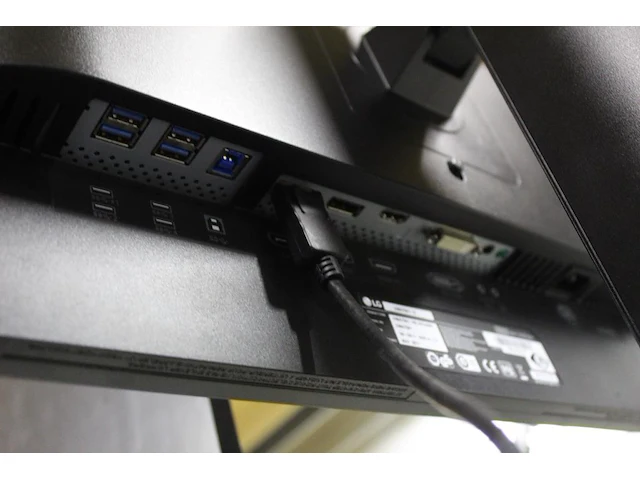 24 inch beeldscherm lg 24bk750y - afbeelding 2 van  3
