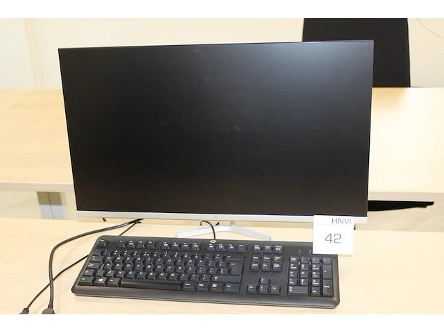 24 inch monitor hp met toetsenbord en hub. - afbeelding 1 van  2