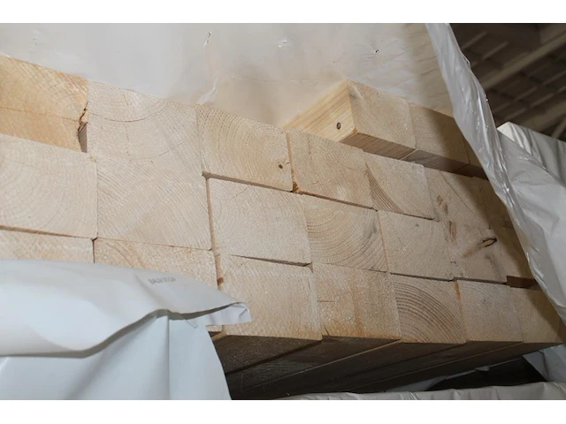 24 vurenhouten geschaafde balken 95 x 145 mm en lengte 300 cm (1,446 m3). let op! kavel is onderdeel van co... onderdeel van combinatiekavel combinatiekavel van kavels b238 t/m b244 zijnde 234 vurenhouten geschaafde balken 95 x 145 mm en lengte 300 cm (1,446 m3). - afbeelding 2 van  2