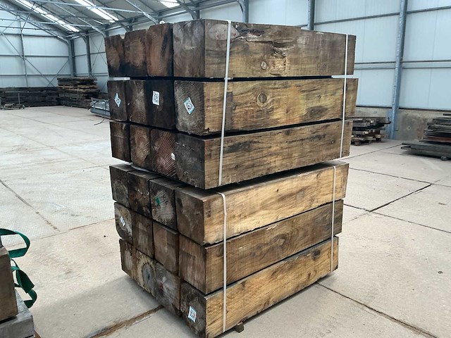 240 logs radiata pine 150x30x30 reclaimd wood - afbeelding 14 van  21