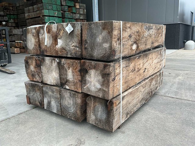 240 logs radiata pine 150x30x30 stuwhout reclaimd wood - afbeelding 17 van  21