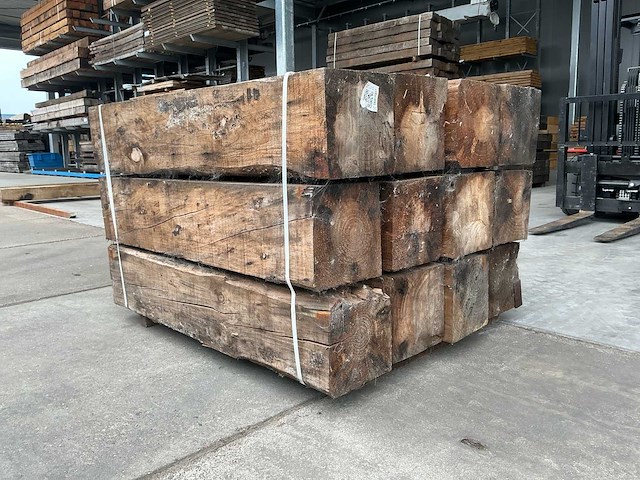 240 logs radiata pine 150x30x30 stuwhout reclaimd wood - afbeelding 19 van  21