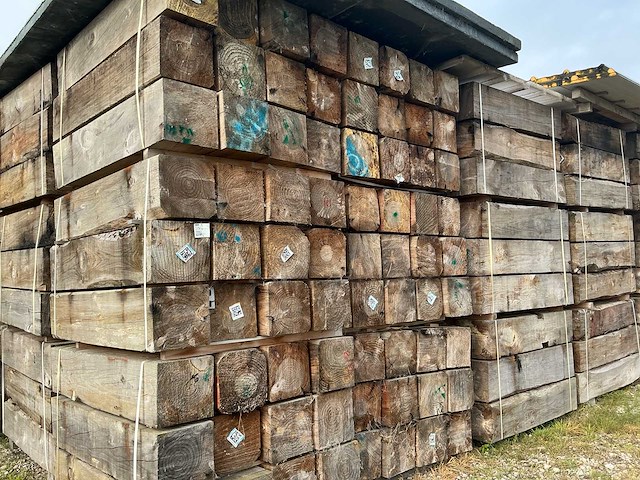 240 logs radiata pine 150x30x30cm - lumber reclaimd wood - afbeelding 7 van  21