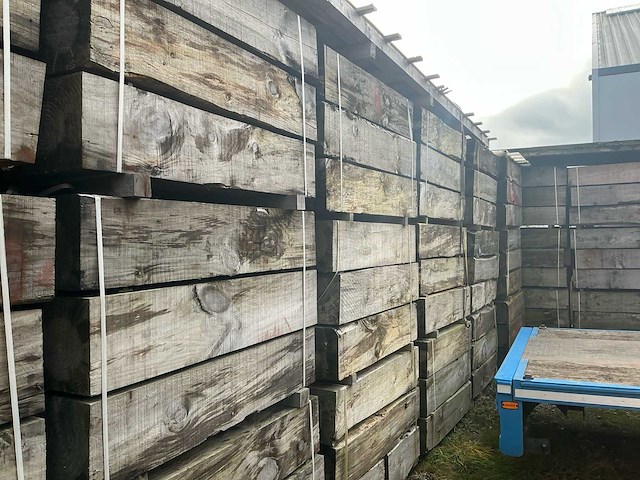 240 logs radiata pine 150x30x30cm - lumber reclaimd wood - afbeelding 8 van  21