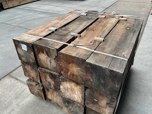 240 logs radiata pine 150x30x30cm - lumber reclaimd wood - afbeelding 21 van  21