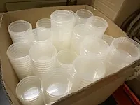 240 stuks afsluitbare plastic bakjes met deksel 480ml voor voedingswaren - afbeelding 1 van  4