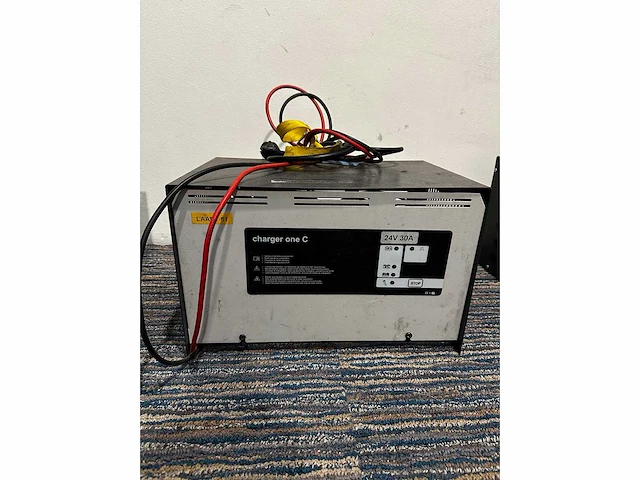 24v 30a - acculaders - afbeelding 1 van  1