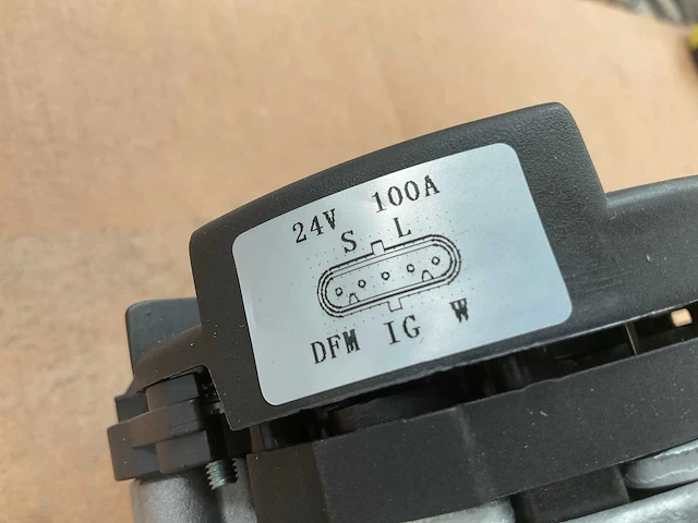 24v dingo alternator - afbeelding 6 van  7