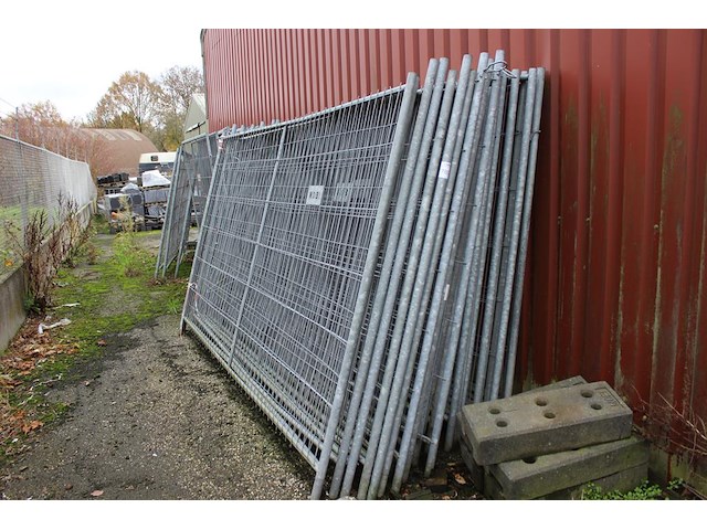 25 bouwhekken met voeten. - afbeelding 1 van  4