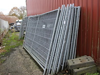 25 bouwhekken met voeten. - afbeelding 1 van  4