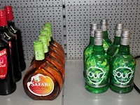 25 flessen alcoholische dranken w.o. puschkin rode wodka, coebegh, safari en sourz apple. totaal 25 stuks - afbeelding 3 van  3