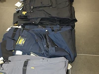 25 werkbroeken blaklader in diverse maten en uitvoeringen. - afbeelding 2 van  2