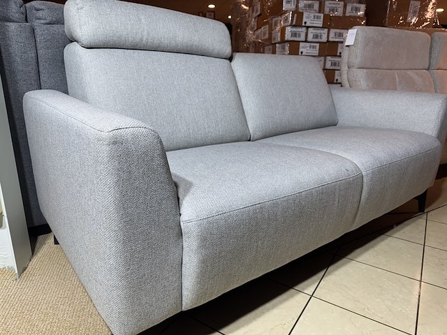 2,5-zits bank, lichtgrijs stof, zwart metalen poten - afbeelding 2 van  4