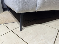 2,5-zits bank, lichtgrijs stof, zwart metalen poten - afbeelding 4 van  4