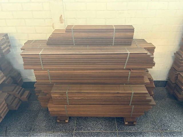 250 m2 thermisch behandeld essenhout. - afbeelding 5 van  17